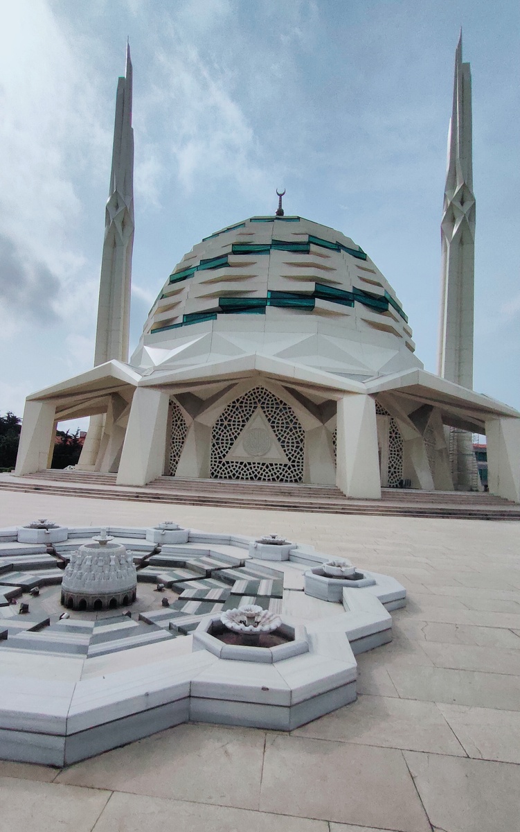 Marmara İlahiyat camii İstanbul 