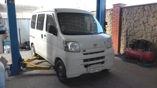 Замена маслосъёмных колпачков на Daihatsu Hijet 0,7 Дайхатсу Хайджет 2010 года 1часть