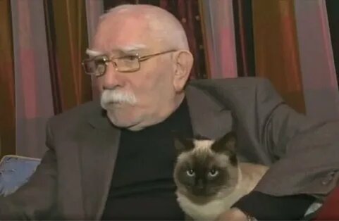 Джигарханян с любимым котом Филом. Фото из открытых источников