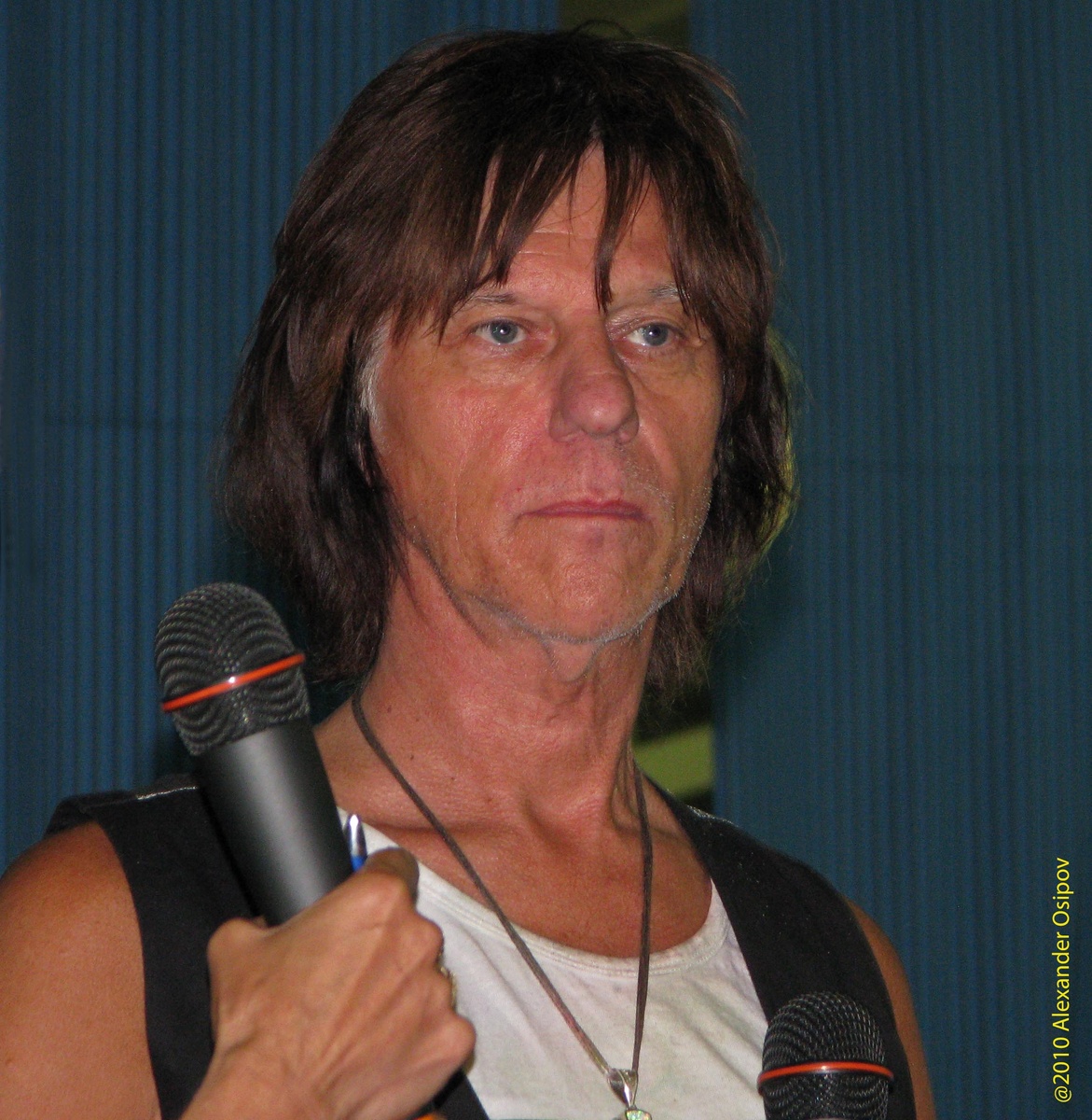 Джефф Бек во время проведения мастер-класса в спортзале делового центра «Крокус-Сити», 27 июля 2010 г.