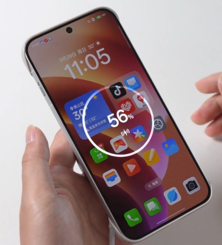    OPPO показала, как работает магнитная зарядка в Find X8 [ВИДЕО]