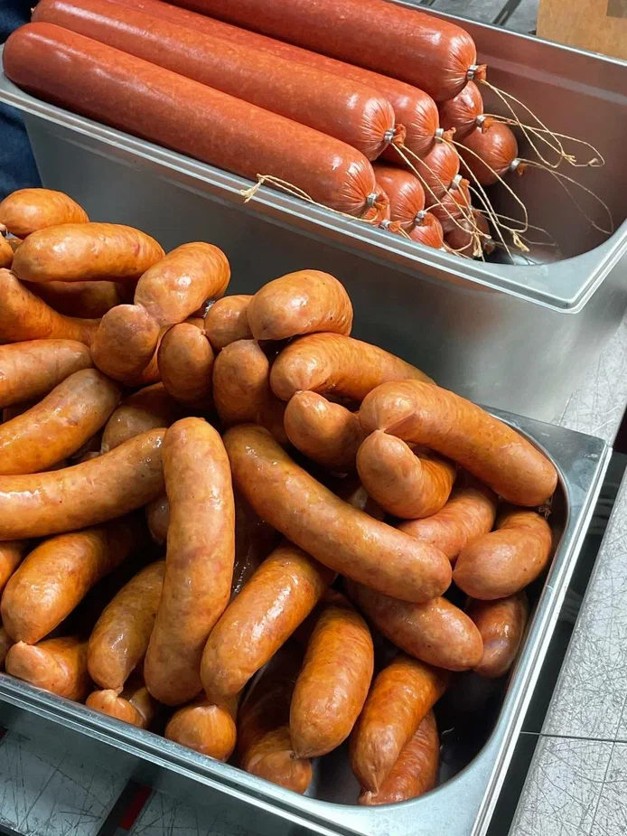 Готовая продукция на Ижице-Z115.2: краковская колбаса и сервелат