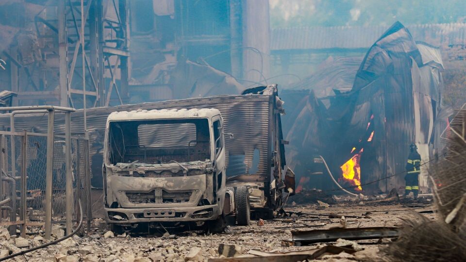    Пожар на мебельном комбинате в Барнауле, 30 сентября 2024 года. Источник: Виталий Барабаш/"Толк"