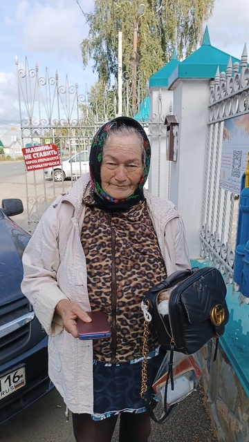 
Вот и мы в качестве волонтеров каждый месяц развозим продуктовые заказы по нуждающимся в Казани (многодетные, бедные, беженцы и т.д.)
Каждый месяц- более 100 семей, в этот раз было 132!
Как вы знаете по хадисам, хорошее дело, пусть и не большое, важно постоянно!

Развезли тяжёлые пакеты с едой (рис, гречка, мясо, мука, пряники, моющие средства) разным семьям, в том числе молодой семье студентов из Сирии и многодетной семьи беженцев из Палестины!

Когда человек помогает другим- помощь к нему приходит оттуда, откуда и не ждал!

P.s.
Чтобы поверить в Добро- нужно начать делать его)👌