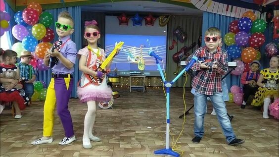 Вот будешь себя хорошо вести, тогда пойдём в воскресенье в зоопарк.