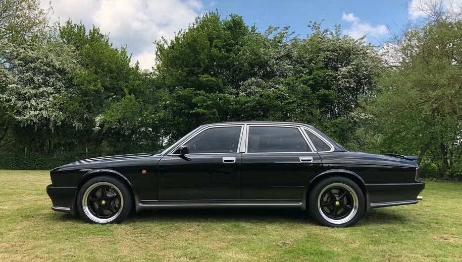 Lister Jaguar XJ12 7.0