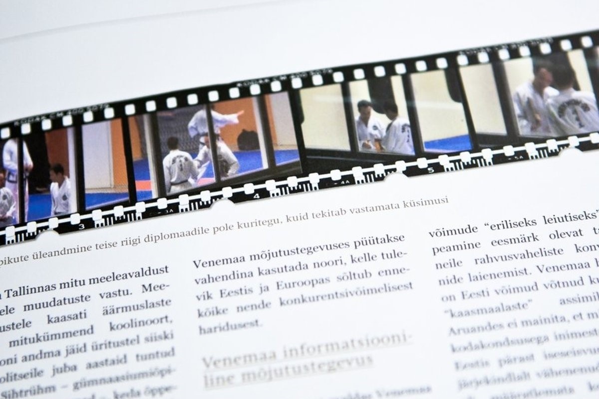 Тот самый «комикс» с передачей учебников.