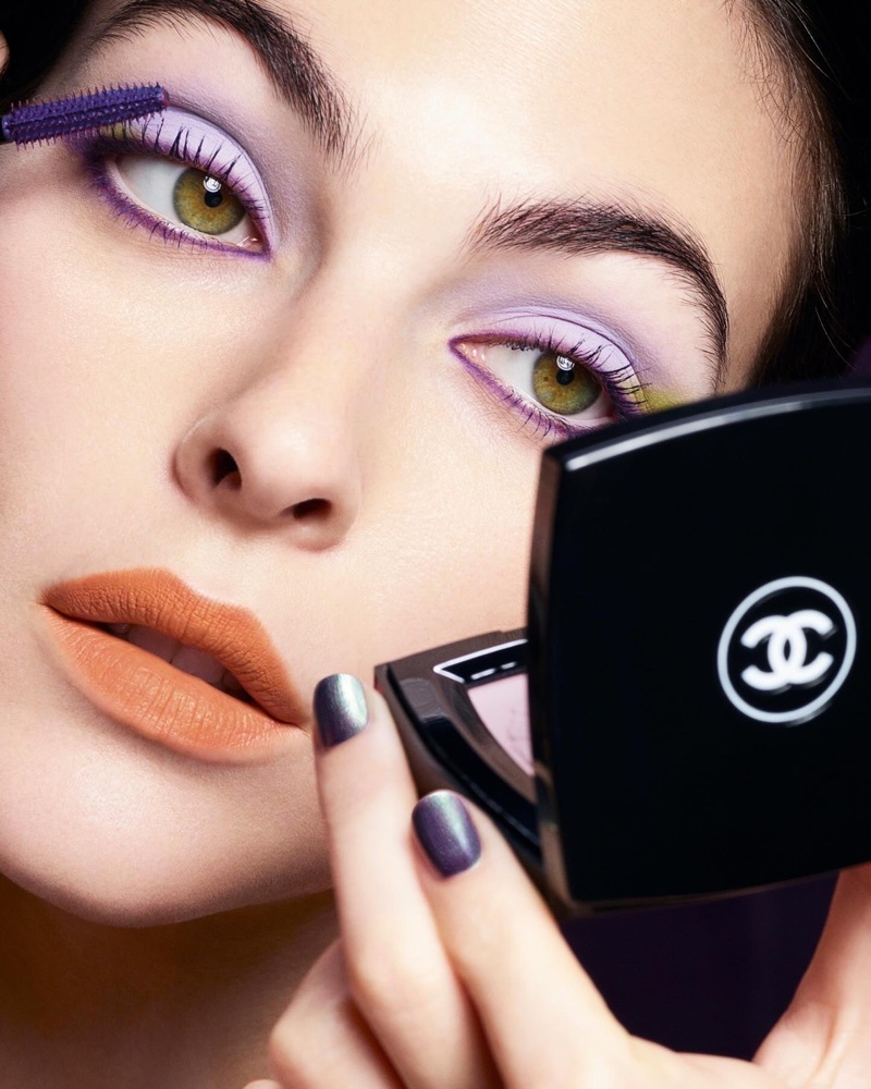 Chanel выделяет фиолетовые оттенки 