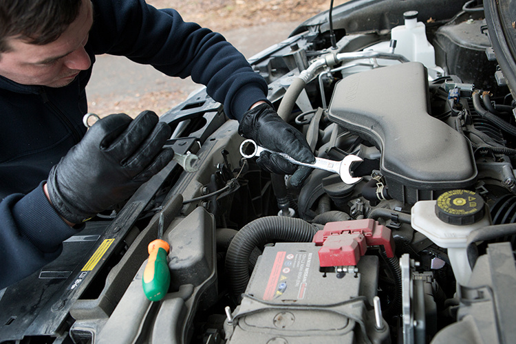    За автомобили с объемом двигателя от 2 до 3 л старше трех лет сейчас платят 1,3 млн рублей, а с 1 октября ставка составит уже 2,4 млн рублей.   
Фото: © Nikolay Gyngazov / Global Look Press / www.globallookpress.com