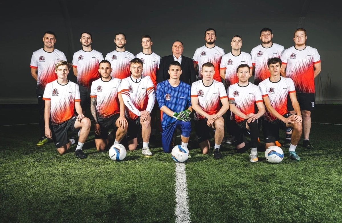 Футболисты клуба "Титан" в форме Nero Sport