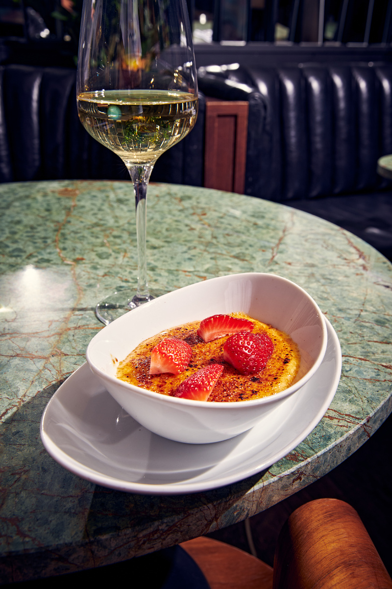 Мо Friends Bar & Dining 