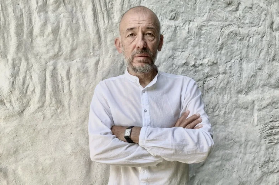 Режиссер Сергей Дебижев