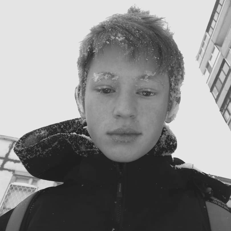 С открытого доступа, рядом с тем самым домом.