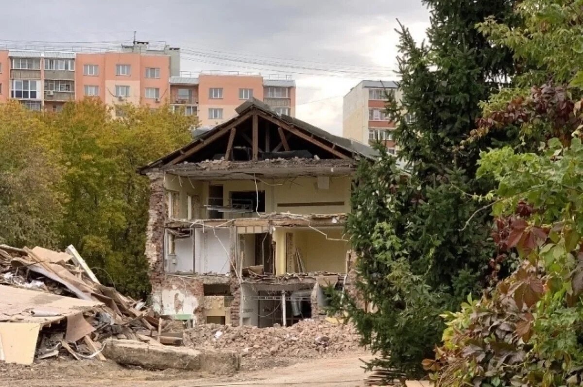    В Новосибирске начался демонтаж здания ТВ-станции “Мир”