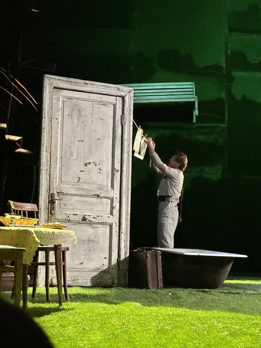 Кавардак (сценография Сергея Бархина). «С любимыми не расставайтесь». МТЮЗ. Фото автора.