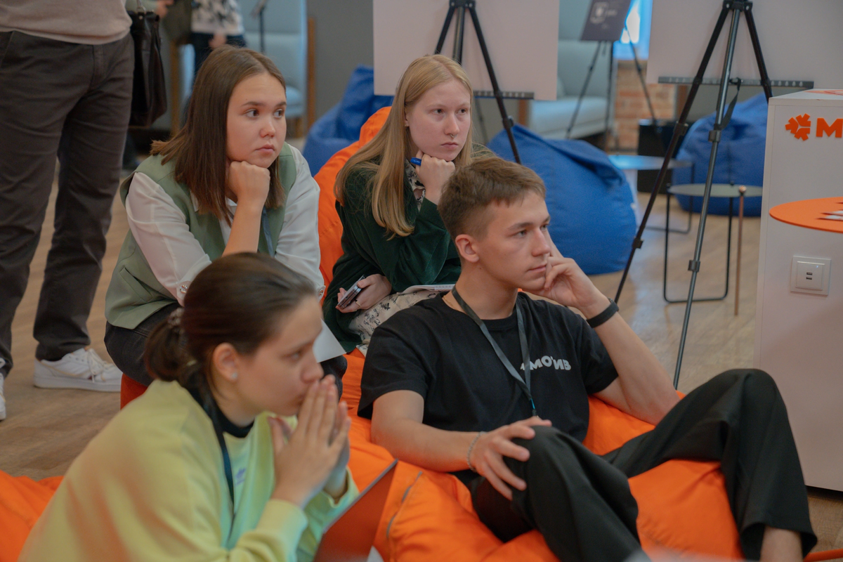 Всего на MarHR-хакатон поступили 273 заявки, но отбор прошли только 97 человек. 