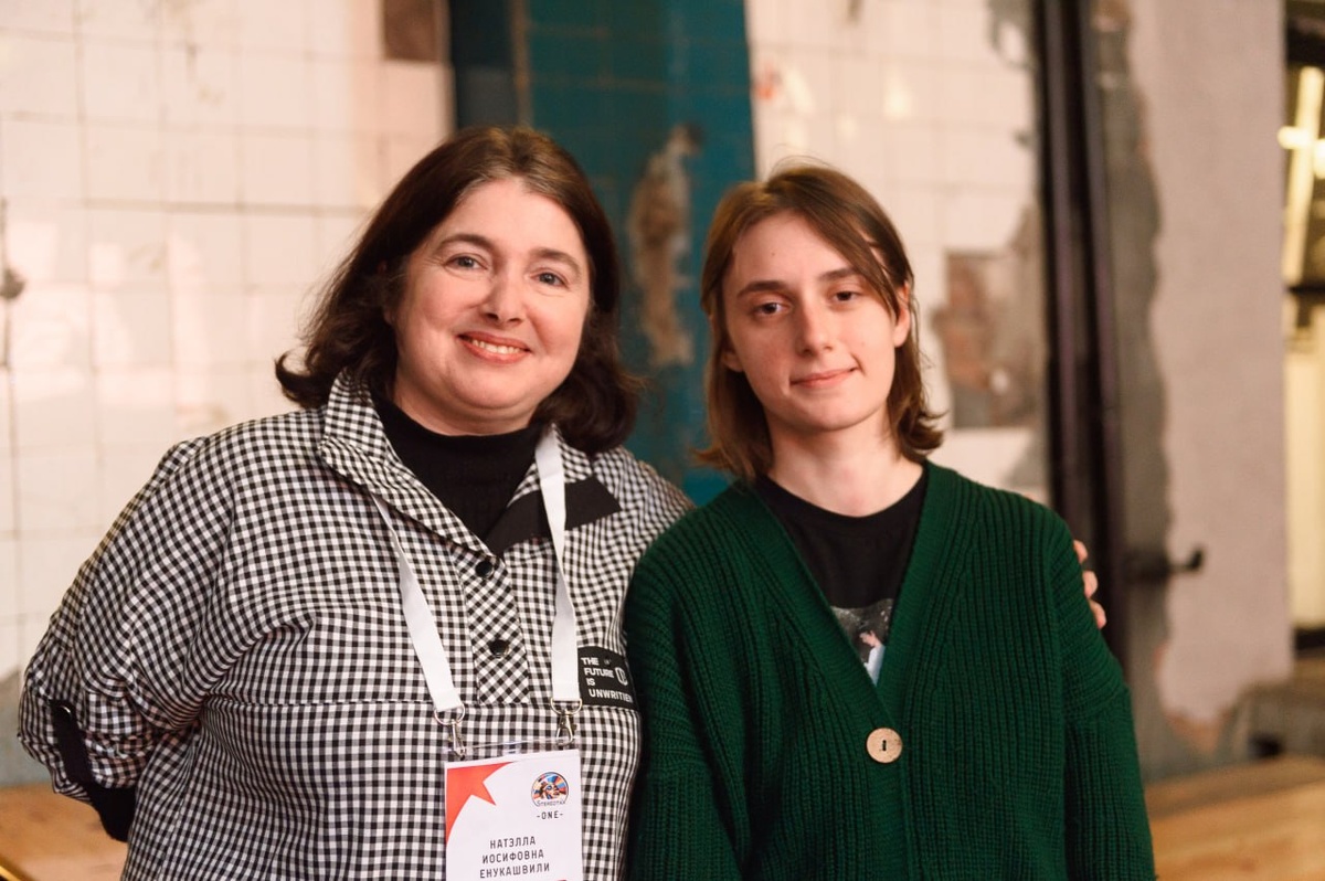 Натэлла Иосифовна Енукашвили с коллегой