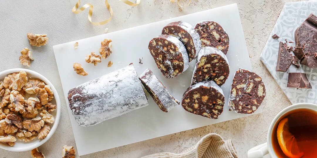 Шоколадная колбаса из печения и какао, пошаговый рецепт с фото на 385 ккал