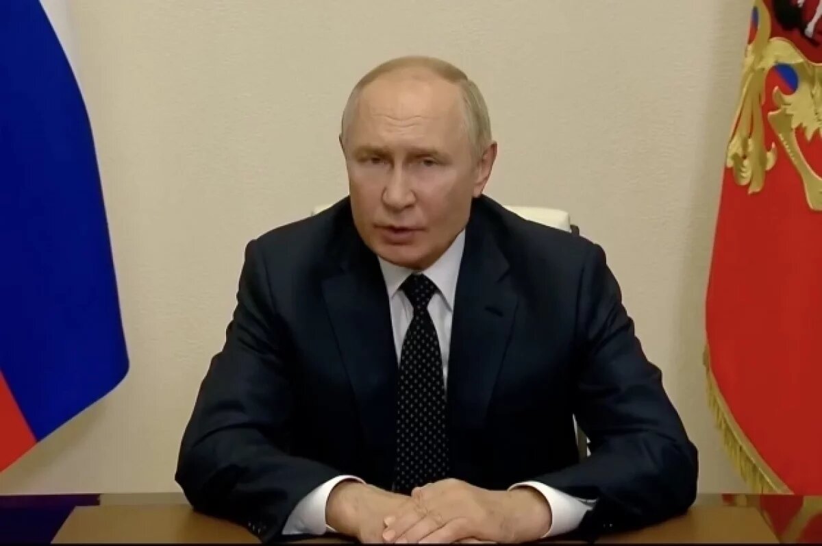    Путин объявил благодарность двум сотрудникам «Крокуса»