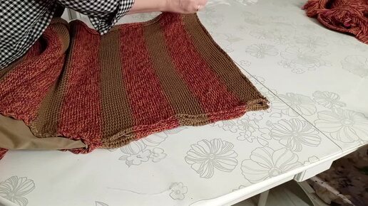 DIY. Превращаем старую накидку в модную современную вещь.