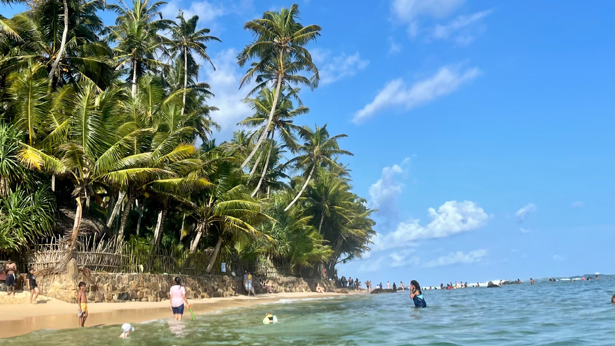 Небольшой пляж в 10 минутах езды от Унаватуны