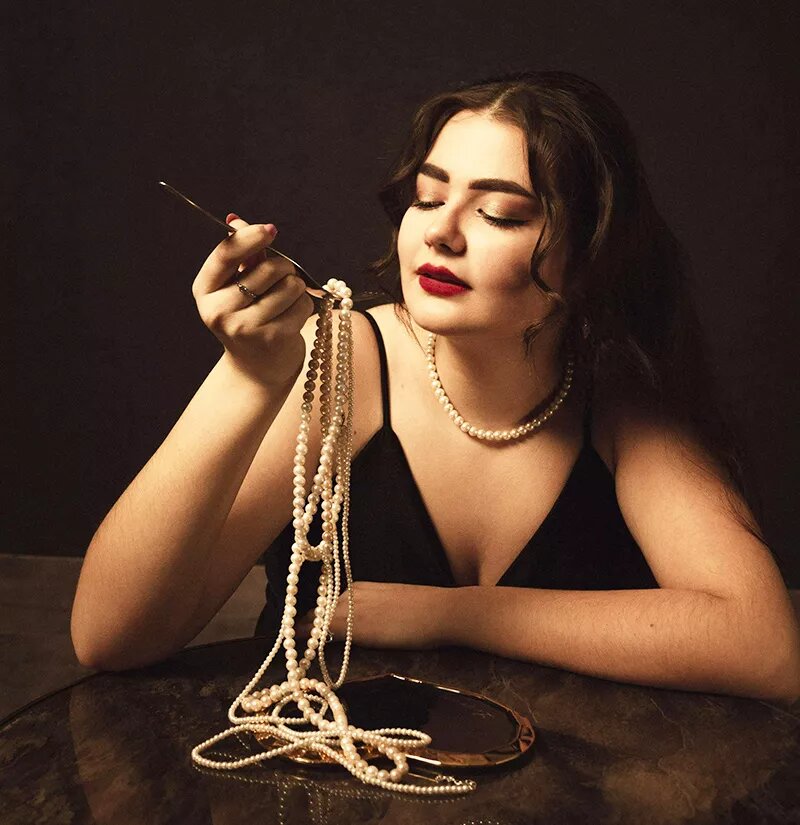 Спокойный шик, роскошь и сдеожанность характеризуют стиль олд мани / Автор фото: Юлія-Марія Повх. Источник: www.pexels.com