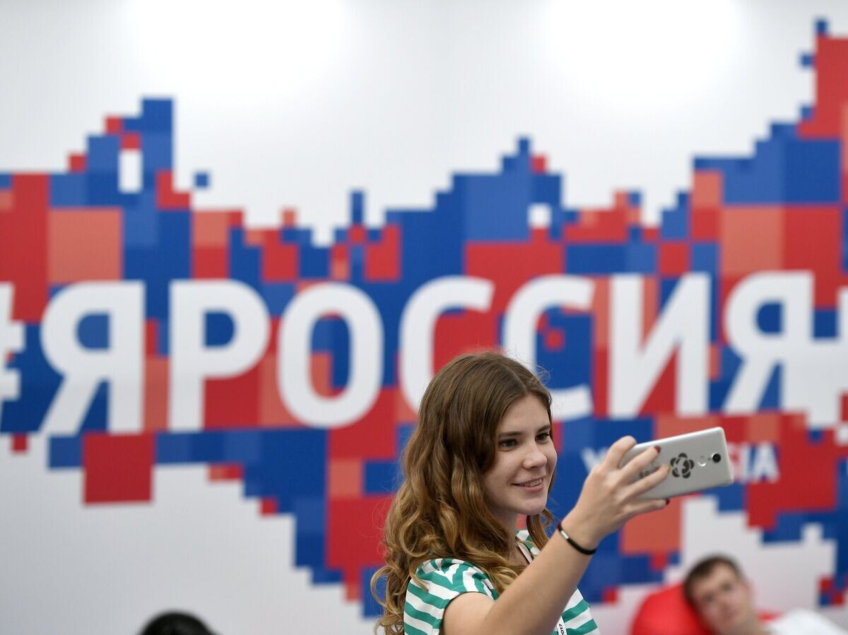    %Участница XIX Всемирного фестиваля молодежи и студентов в Сочи© РИА Новости . Максим Блинов