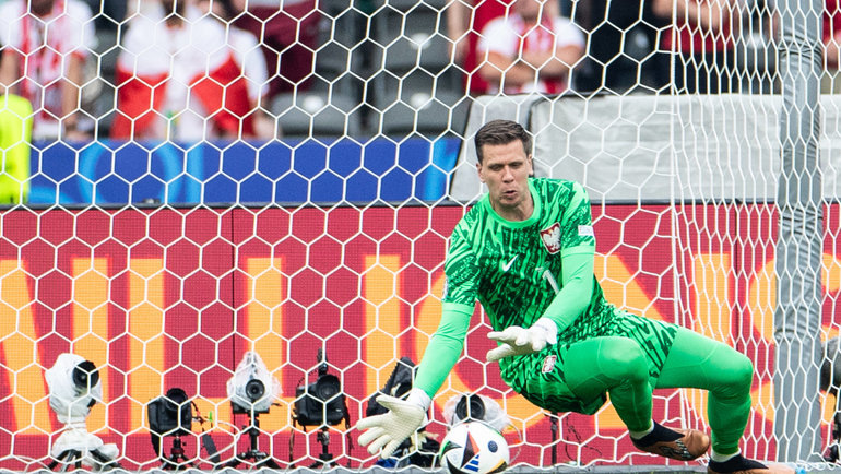    Войцех Щенсны в игре за сборную Польши. Global Look Press