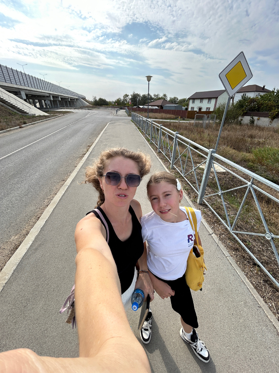 Во время ходьбы общаемся с детьми на интересующие нас темы, в том числе говорим о том как вырасти здоровым и сохранить его всю жизнь