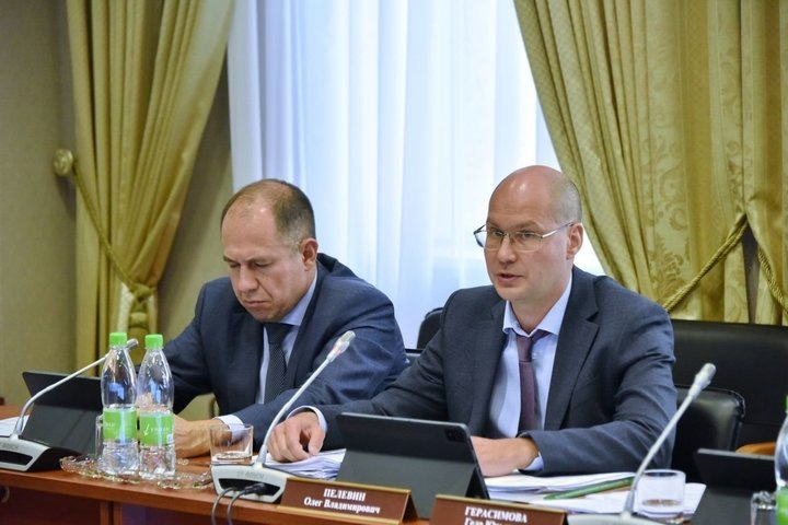 В условиях беспрецедентных санкций и действующих ограничений предприятия и организации республики продолжают развитие своих производств, отметил Олег Пелевин. Заседание Комитета по социальной политике