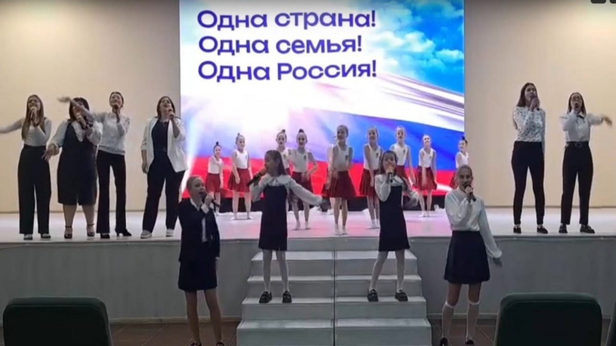    В школах Курска прошли онлайн-встречи с учебными заведениями новых регионов
