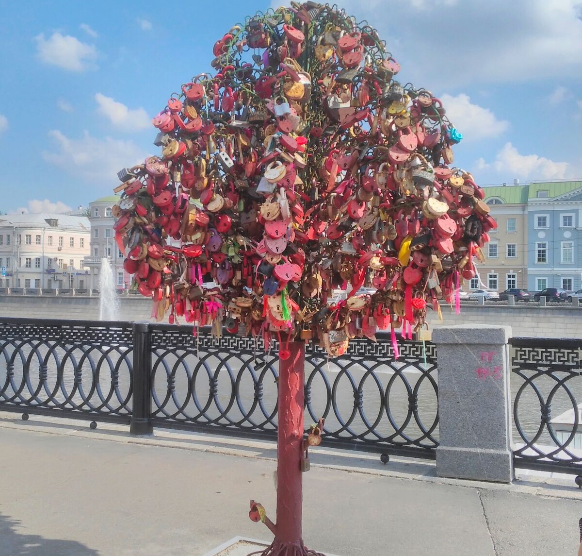 Набережная Москва-реки. Фото автора.