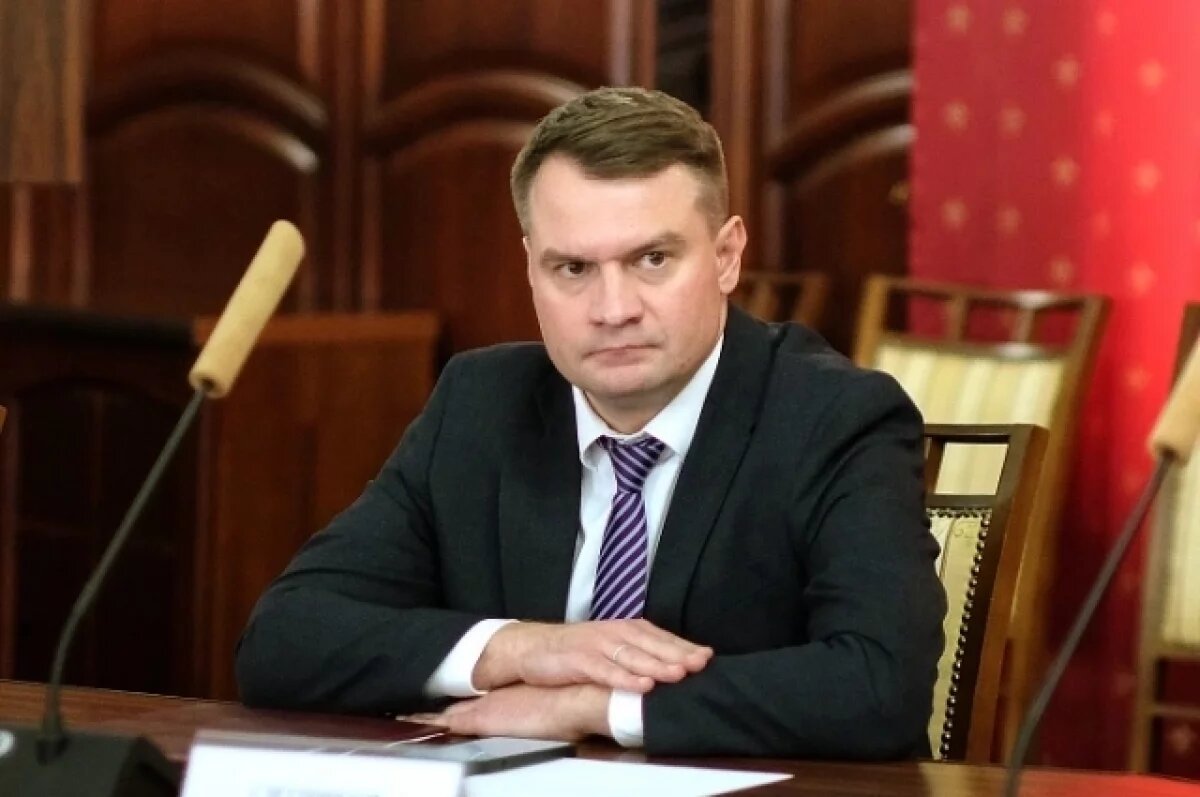    Станислав Ситников был главой аппарата руководителя Федеральной службы государственной регистрации, кадастра и картографии, и аппарата Ассоциации экспертиз РФ