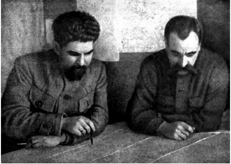 П.П.Лебедев и С.С.Каменев. Источник фото - https://dzen.ru/a/YXeWcDMrSldAa99C