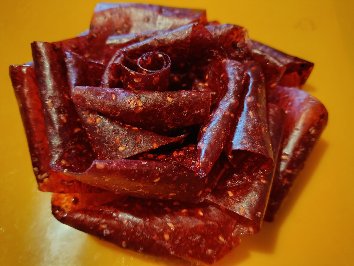 Роза из малиновой пастилы