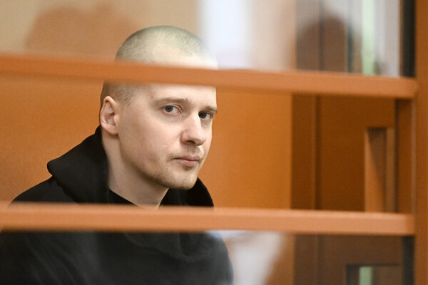 Александр Пермяков, обвиняемый в покушении на писателя Захара Прилепина, на заседании во Втором западном окружном военном суде в Москве, 30 сентября 2024 года / Михаил Воскресенский/РИА Новости
