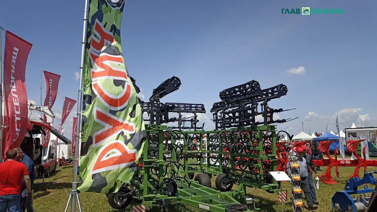 Фото: © Артем Борисов / Glavpahar.ru Культиватор «Русич» КПП-14-4 от НИТИ им. Снегирева на выставке «Золотая Нива 2022»