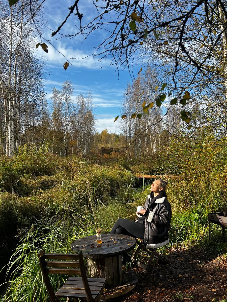 Как написала сестра: "Вам, городским, покажи много травки у озера, и вы в астрале."