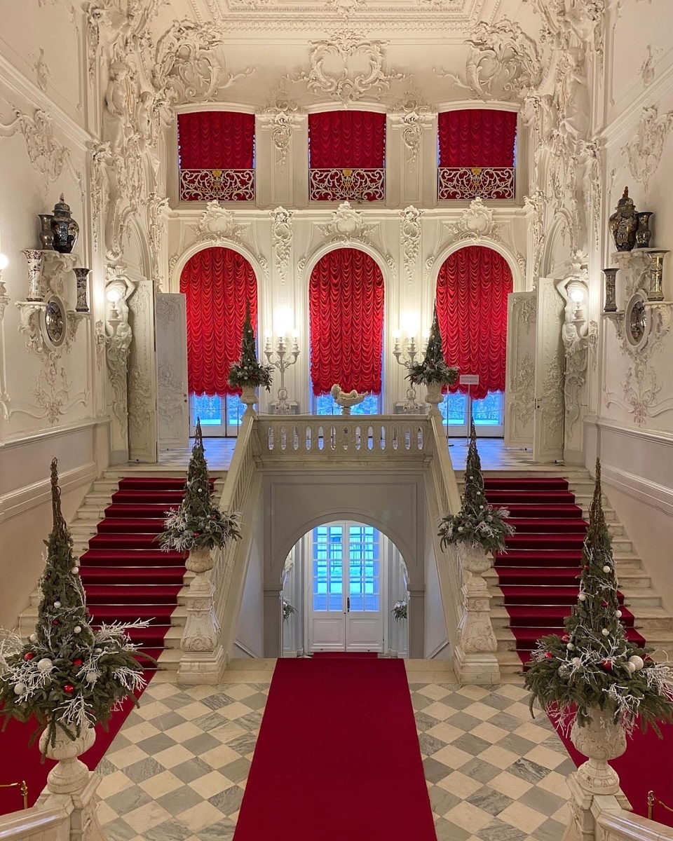 Парадная лестница