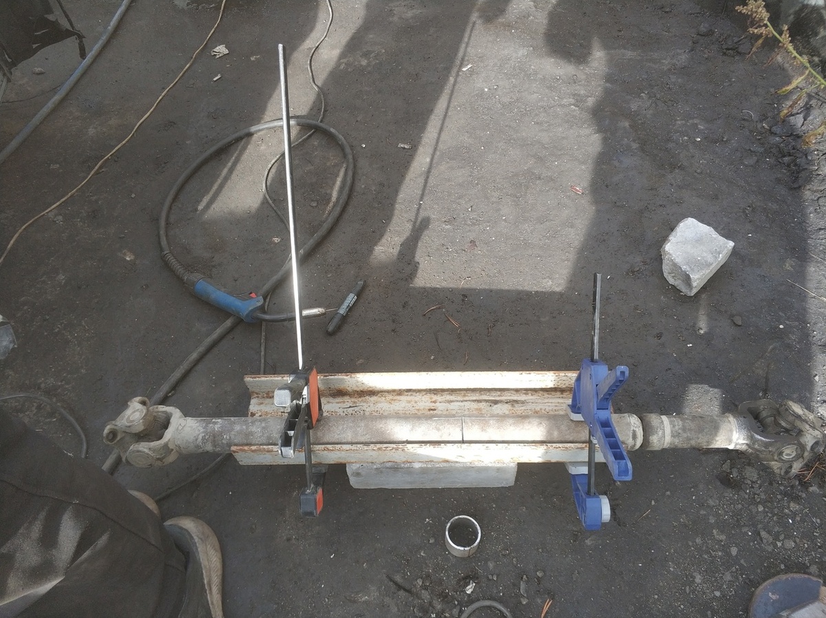 Сборная струбцина для соединения кардана.