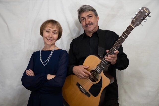    Елена Юдина: «Наш ансамбль как-то выступал в клубе авторской песни «Привал», там я познакомилась с Марком Оффеном. Он сам давно сочиняет песни, поет». Фото: Из личного архивa/ Алексей Липовецкий