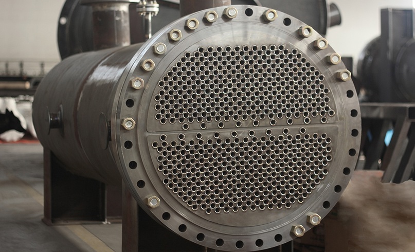 Теплообменный аппарат — охладитель природного газа. Трубная доска доска с приваренными теплообменными трубками