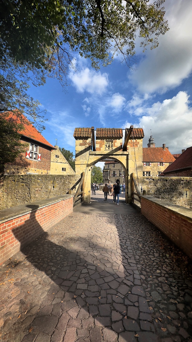 Замок (или крепость можно назвать) Фишеринг Фото от автора.29.09.24.