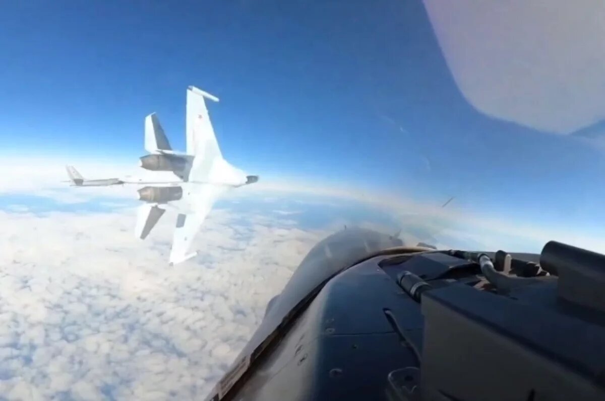    Fighterbomber призвал наградить экипаж Су-35, напугавший летчиков США