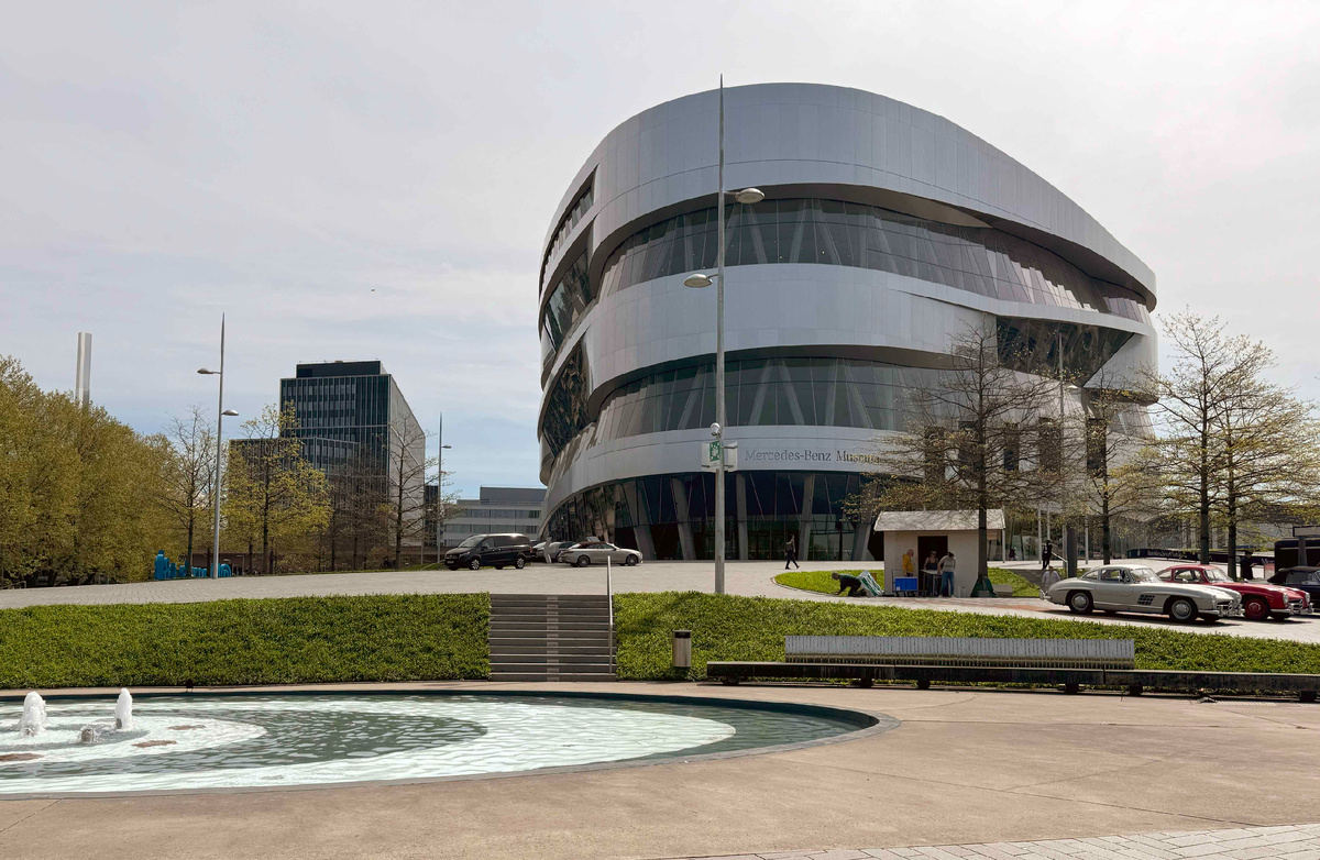 Рис. 1. Музей Mercedes-Benz