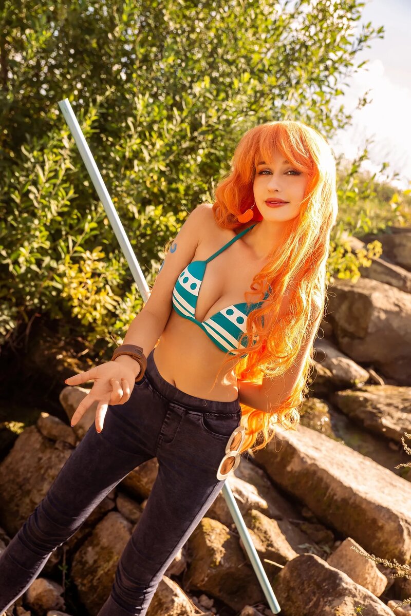 Сочный косплей на Нами из аниме «Ван-Пис». Косплеер: Zefirka_natsuki. Источник: «ВКонтакте»   📷