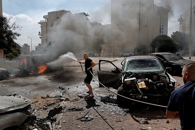    Последствия ракетных ударов ХАМАС из сектора Газа в Ашкелоне, Израиль, 7 октября 2023 года. Фото: Ammar Awad / Reuters