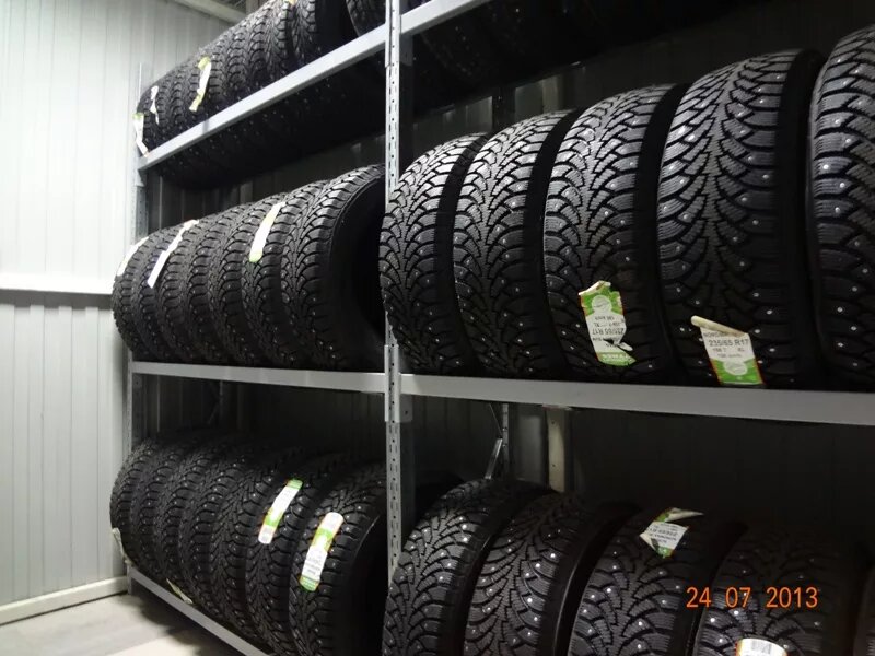 Вот так выглядел мой склад раньше, когда я занимался продажей шин 