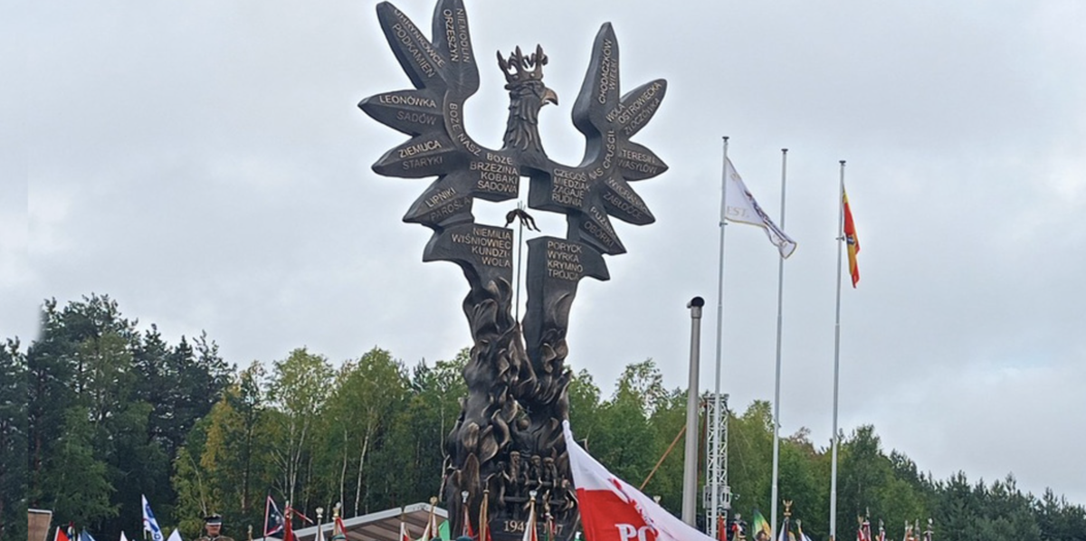     Памятник жертвам Волынской резни / https://historyrussia.org/