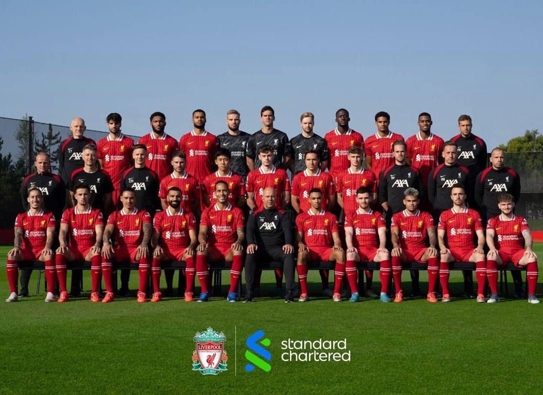 📸Вот они, слева направо!

Официальное командное фото этого сезона.